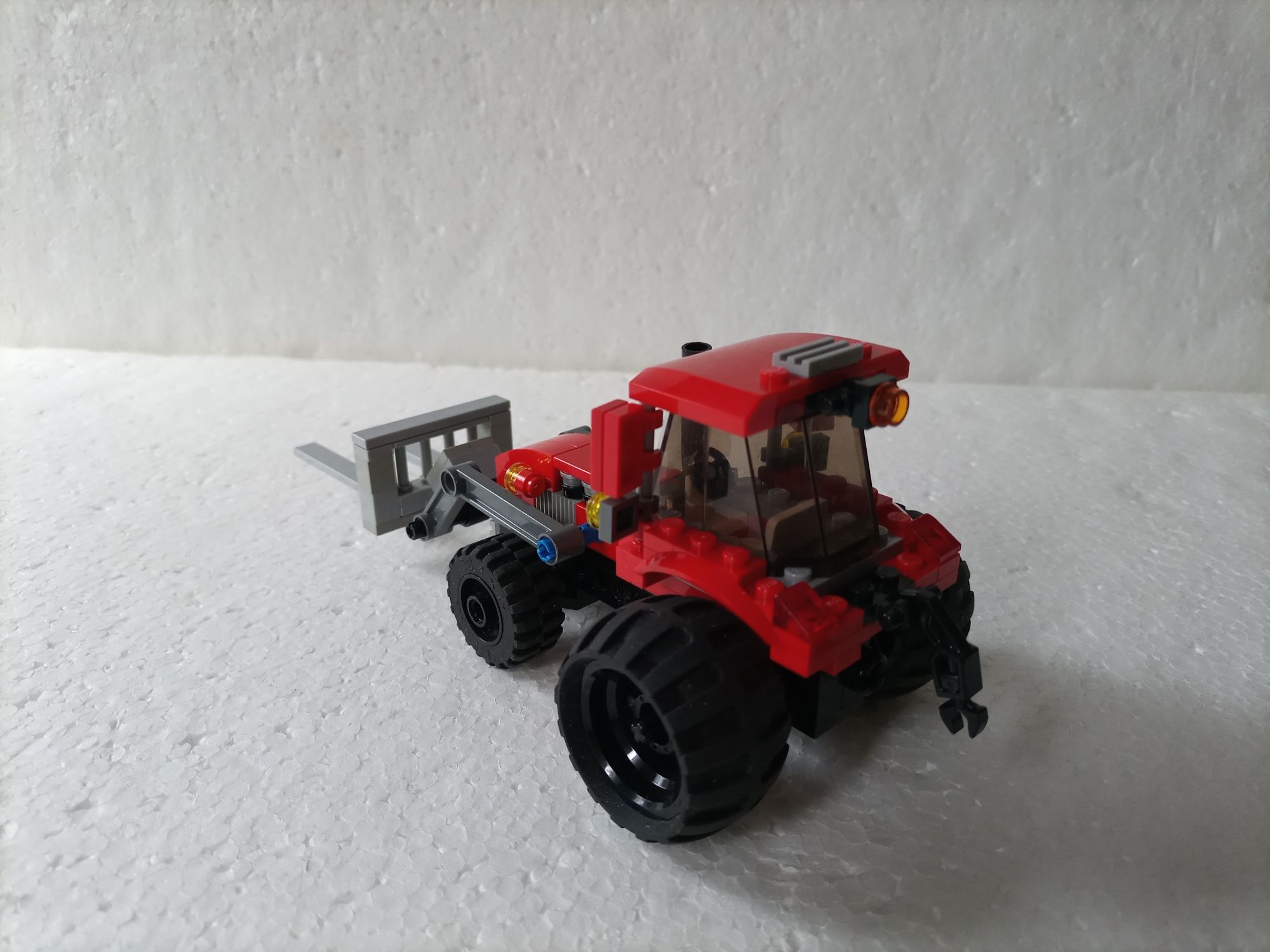 Klocki LEGO traktor farma