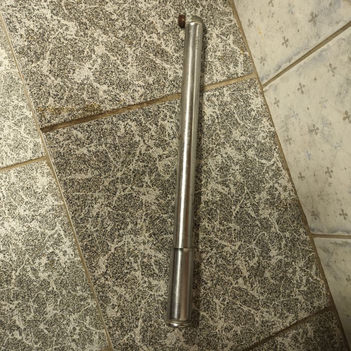 Metalowa pompka do roweru z PRL