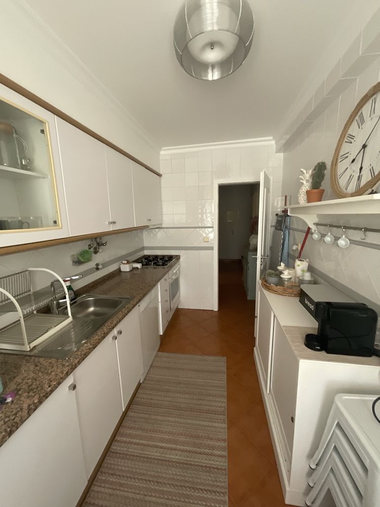 Apartamento T1 com piscina e garagem para arrendamento mensal