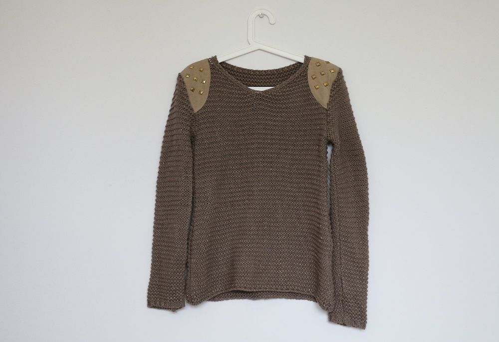 Sweter z ćwiekami