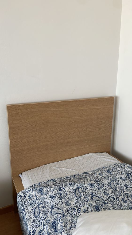 Cama de madeira ikeia