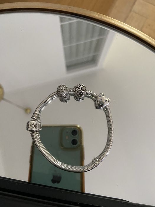 Браслет Pandora продаю з намистинами