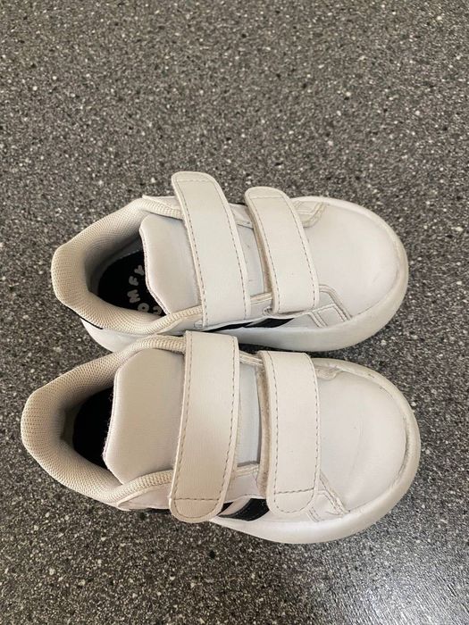 Дитячі кросівки adidas