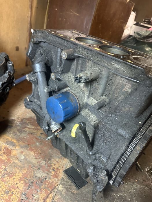 Блок двигуна в хорошому стані рено лагуна 2 1,8 бензин