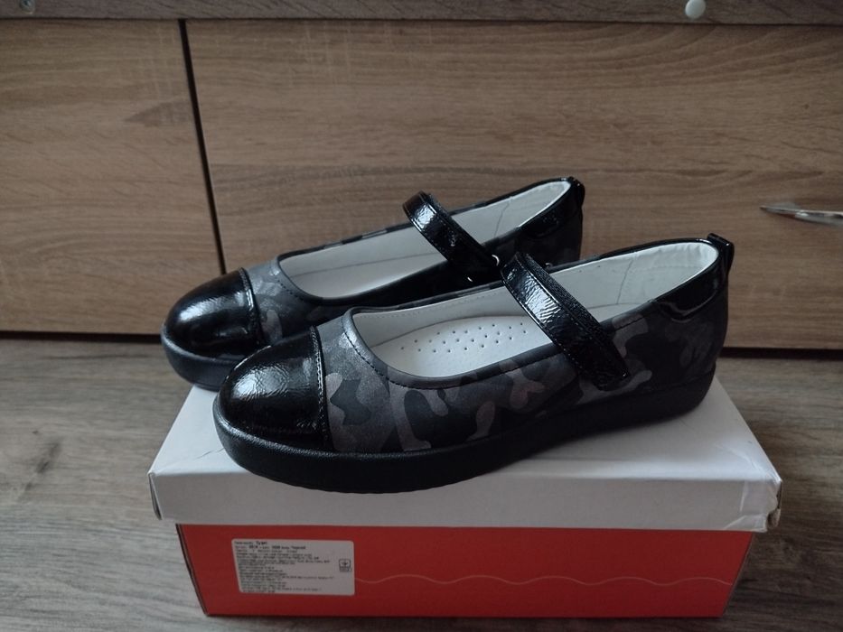 Продам нові туфли Lapsi 36 р