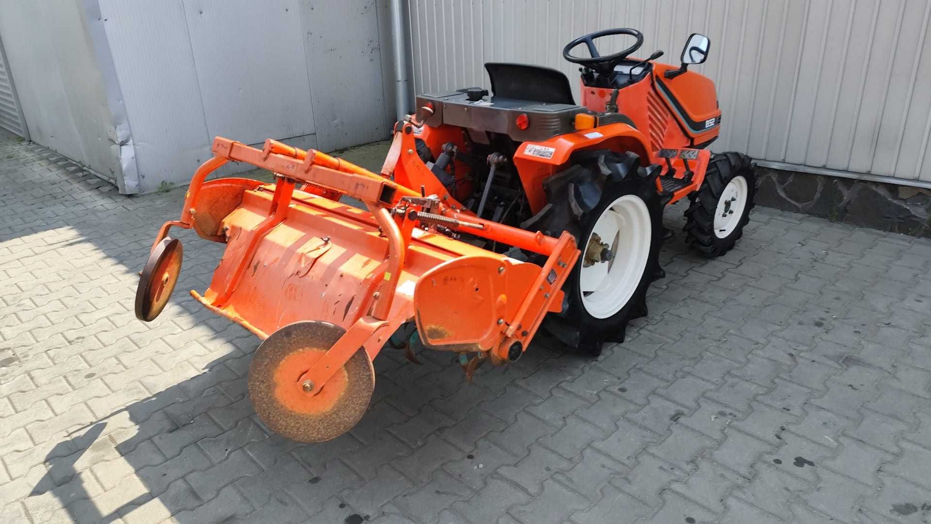 Japoński Traktor ciągnik Kubota B 52 4x4 + glebogryzarka 15KM