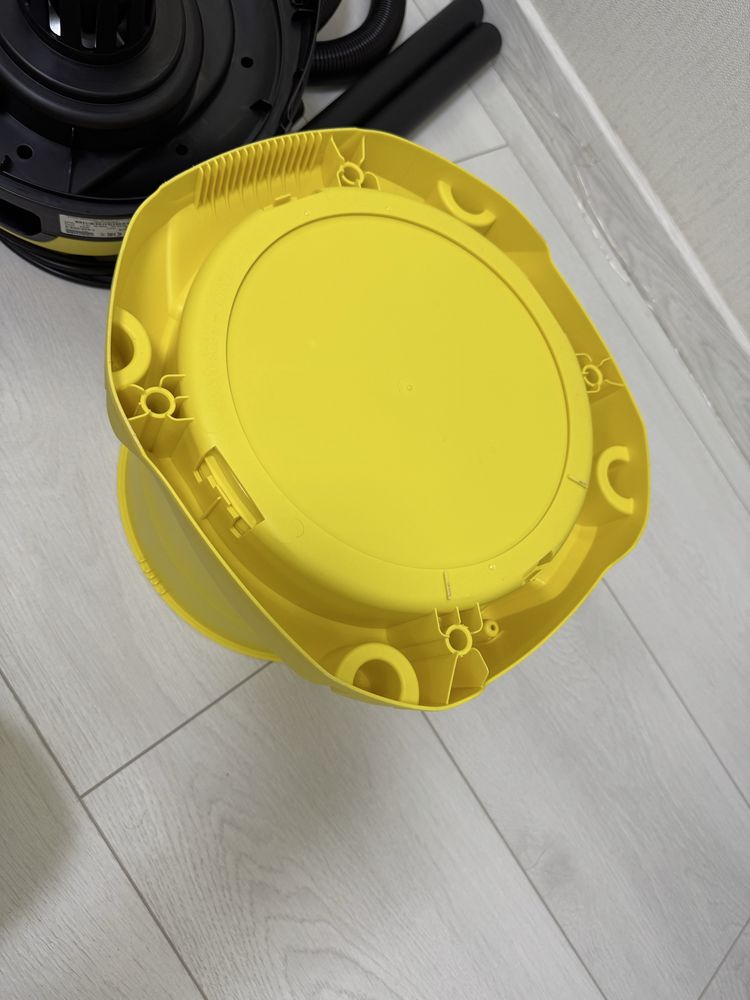 Продам Karcher WD2 Plus пылесос порохотяг