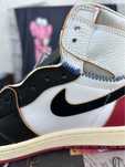 Nike jordan 1 black toe