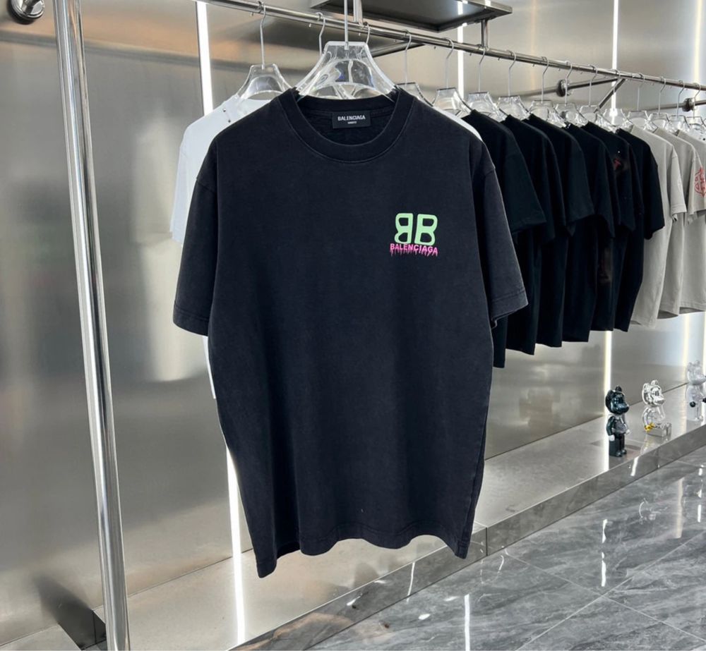 Футболка Жіноча футболка в стиле BALENCIAGA