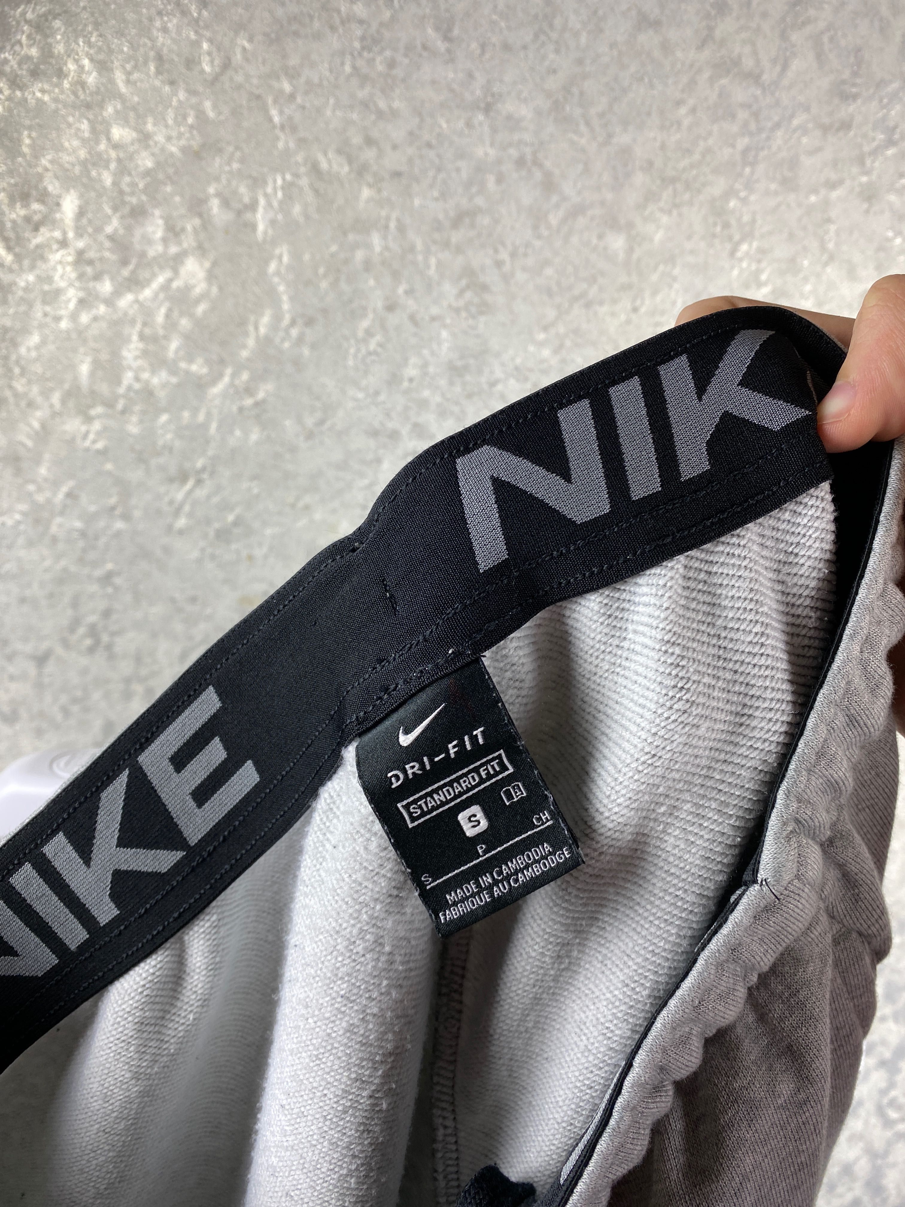 Мужские серые спортивные штаны Nike Dri-Fit S/M