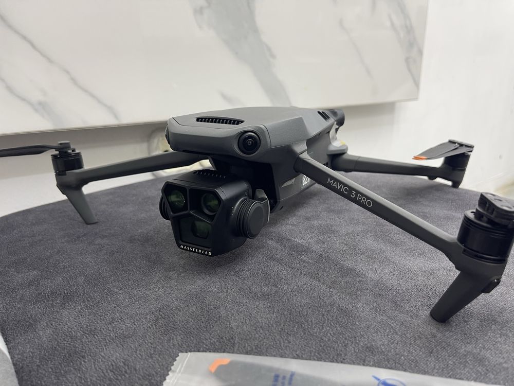 Квадрокоптер DJI Mavic 3 Pro