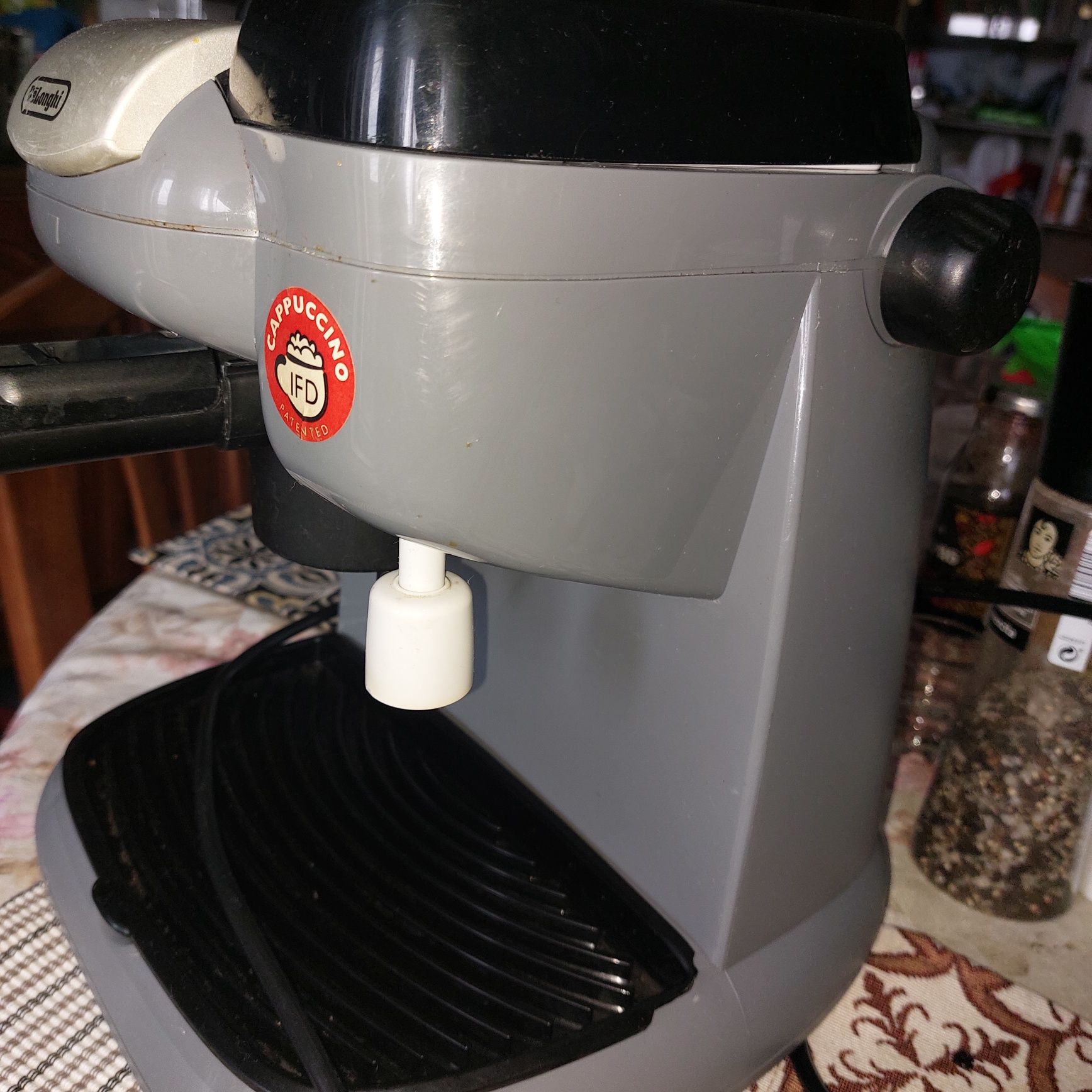 Продам кофемашину   Delonghi