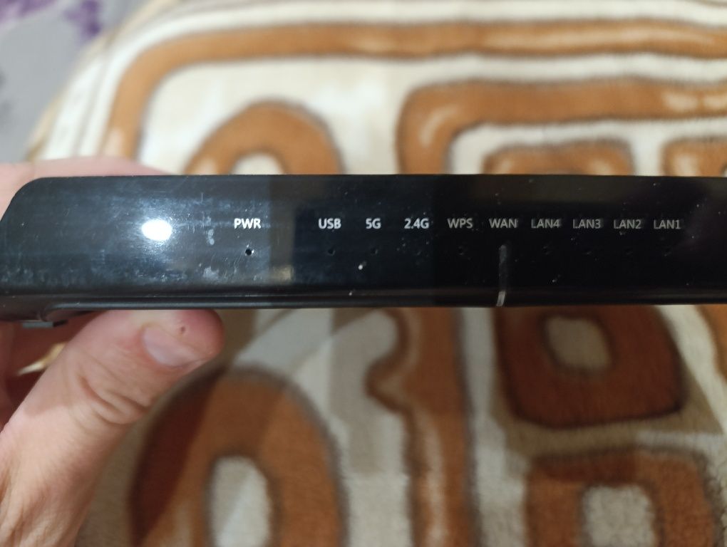 Продам роутер Netis N1