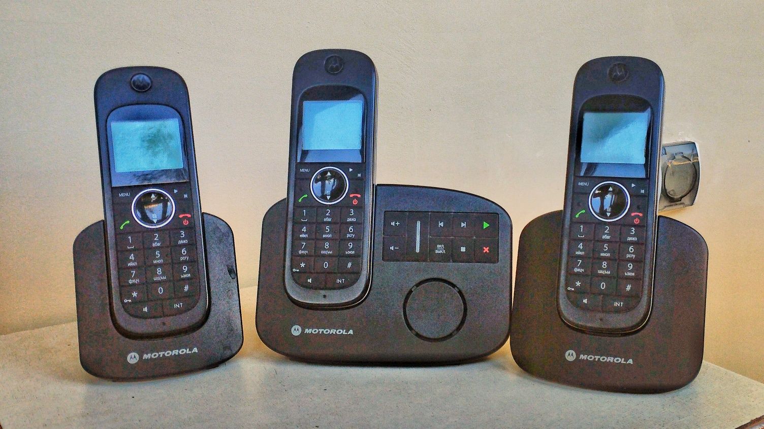 Радіотелефони Motorola D1002 та D1011