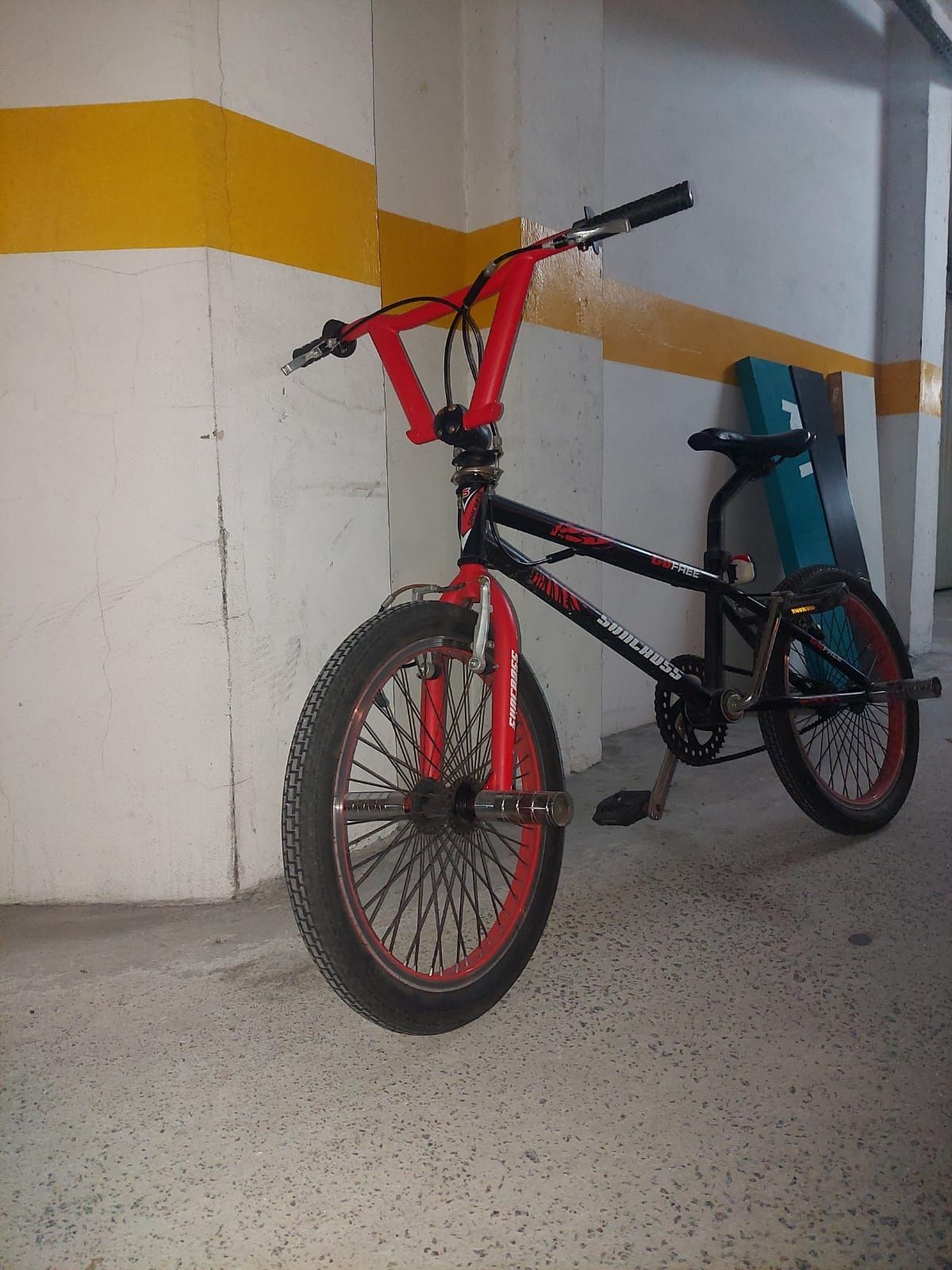 Bicicleta BMX como  nova