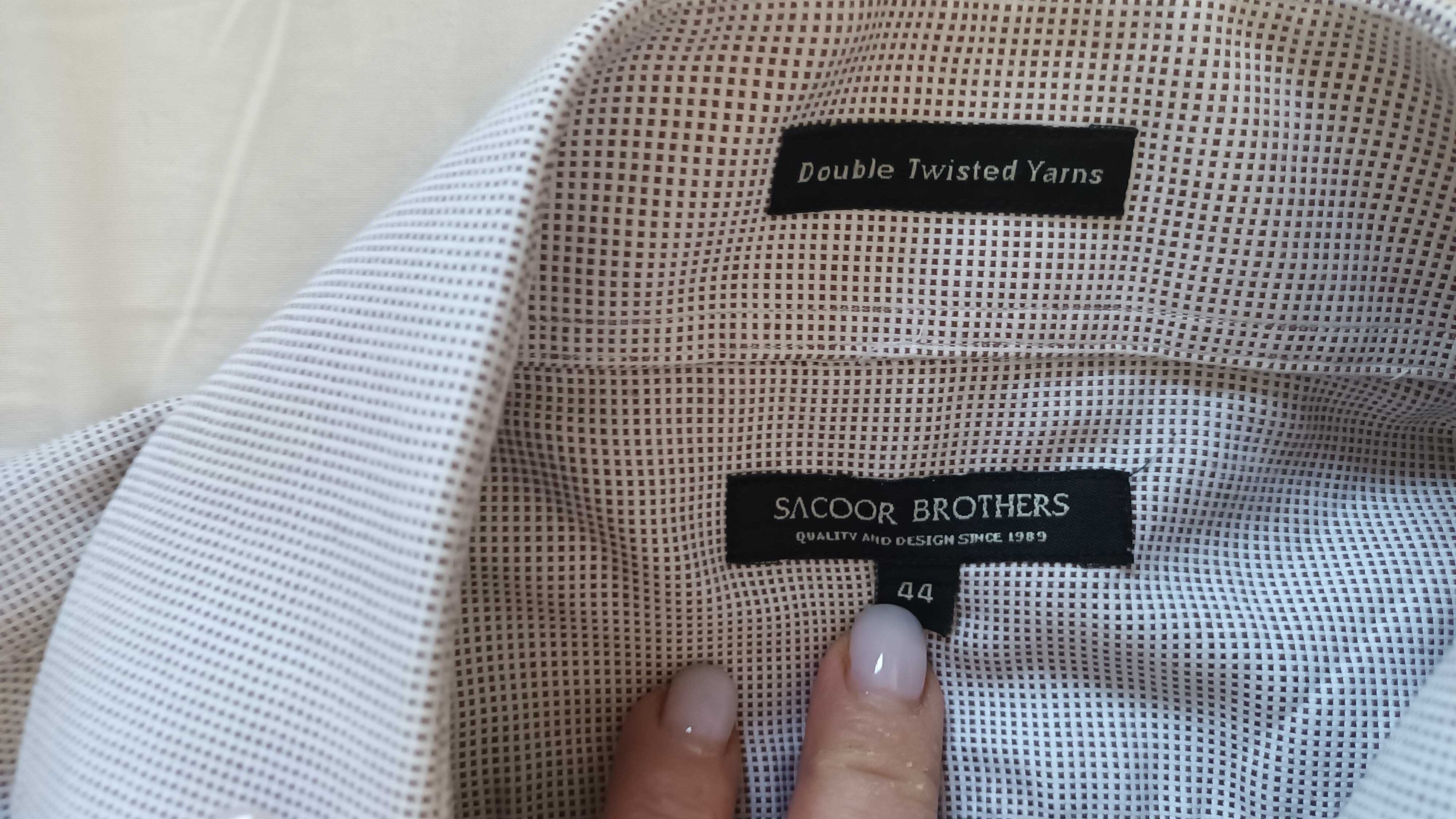 Camisa em branco e castanho da Sacoor