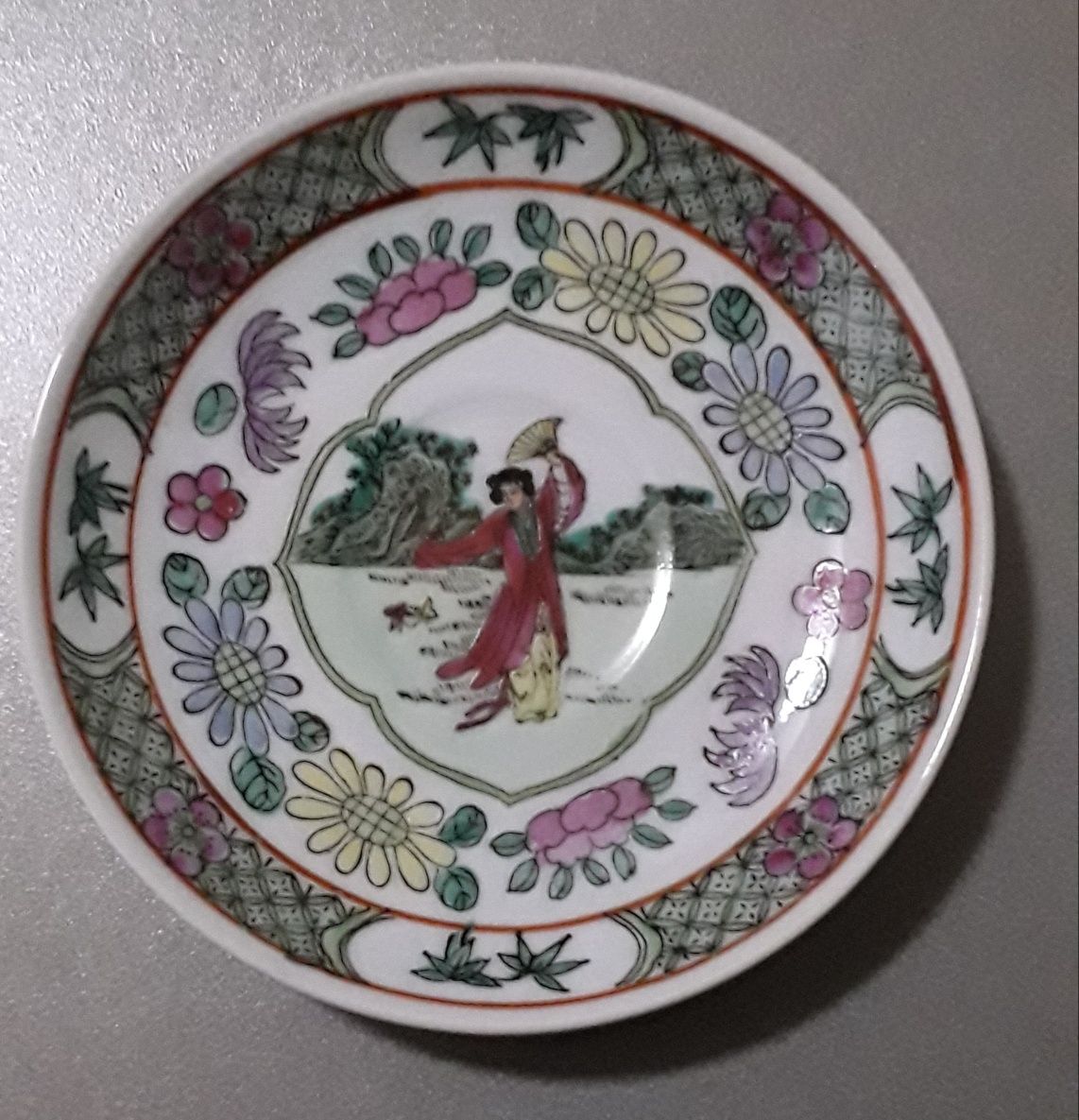 Antiga chávena de café com pires em porcelana Chinesa