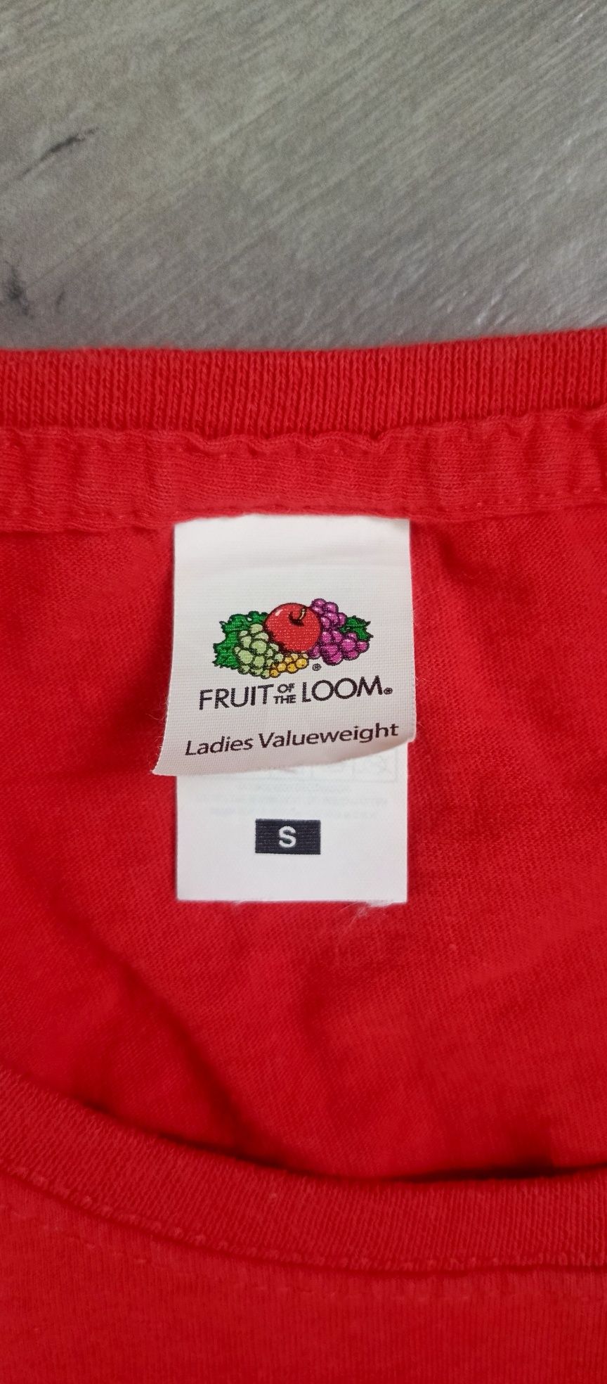 Bawełniany t-shirt damski Fruit of the loom S 36 
Kolor czerwony 
Rozm