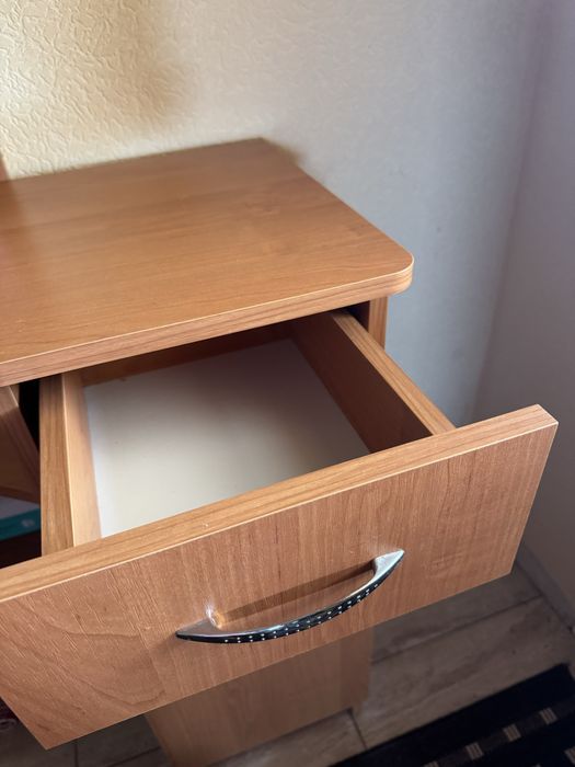 Трюмо з дзеркалом