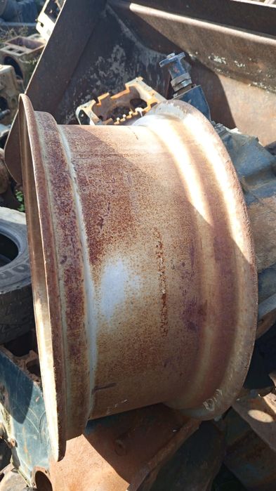 Felga r 24 pełna 8 szpilek otwór centralny 22 cm zetor proxima fendt