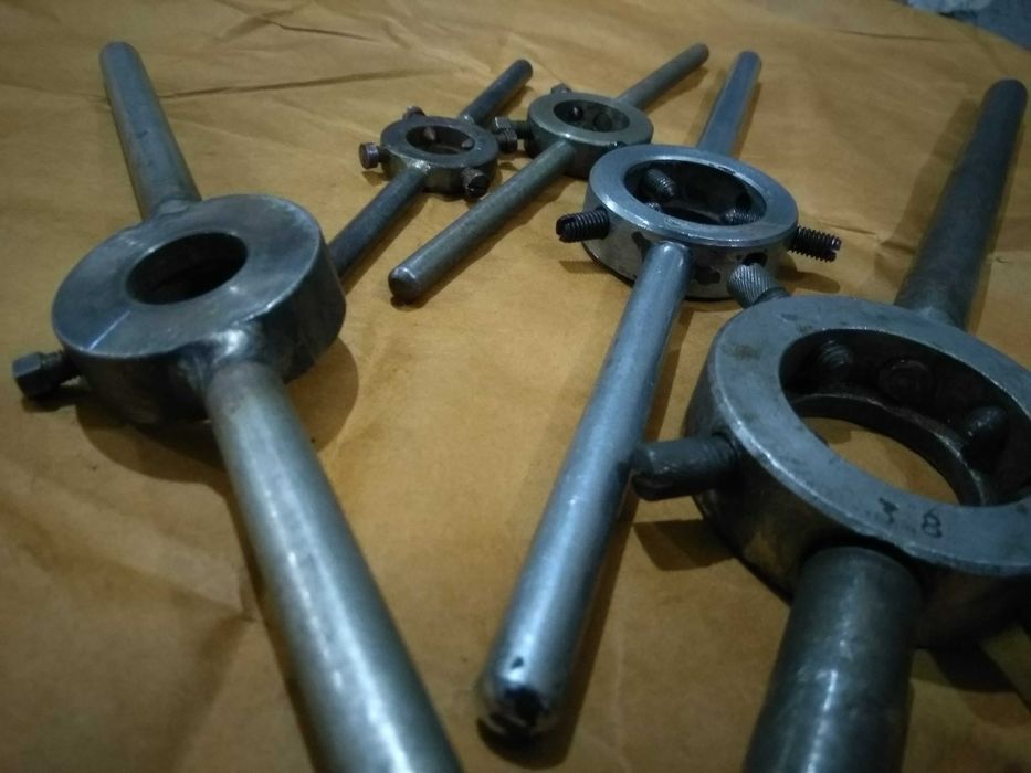 Держатели лерок плашкодержатель вороток плашек леркодержатель тримач