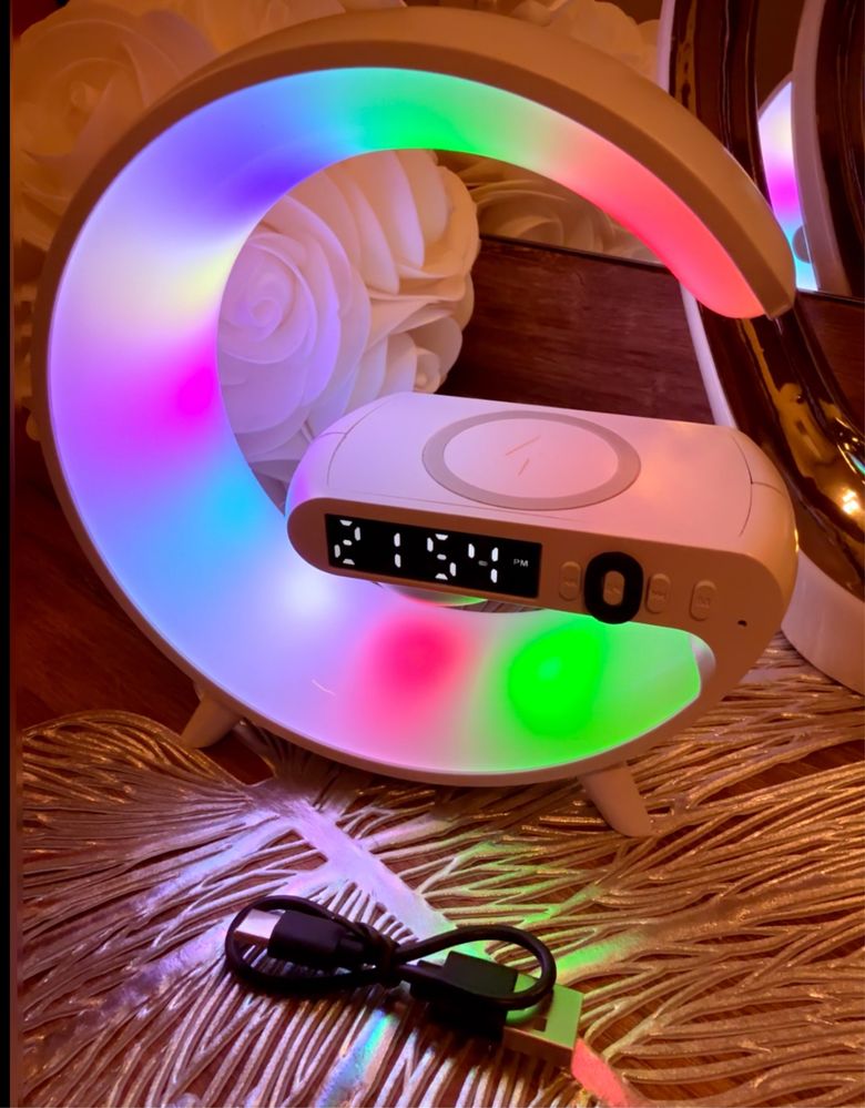 Lampka z funkcją ładowania, głośnik, radio, budzik