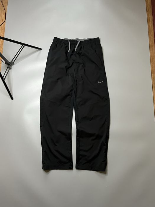 широкі спортивні штани від Nike Dry-Fit