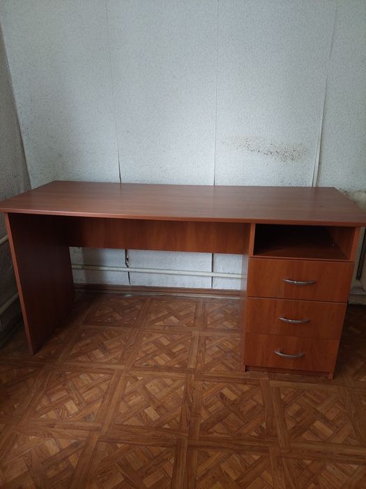 Продам стіл письмовий,