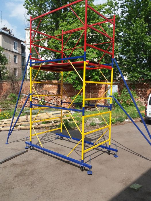 Вишка Тура ліса риштовка на резинових колесах