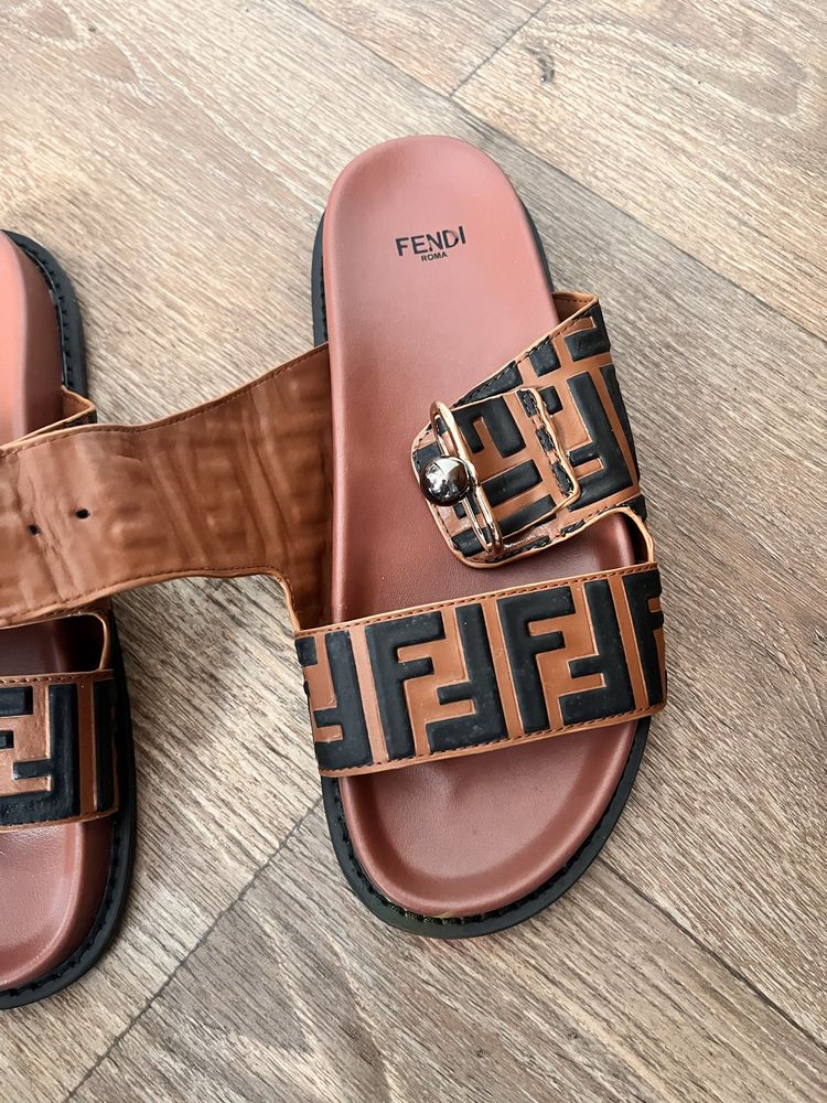 Шлепанцы Fendi , сандали,босоножки,