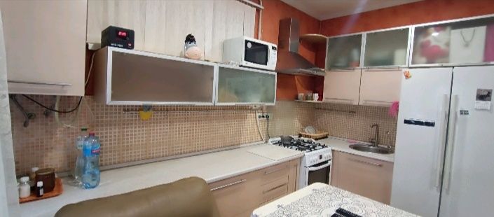 Аренда 2-этажный дом( квартира на земле),ул. Дальницкая,3 комнаты,мест