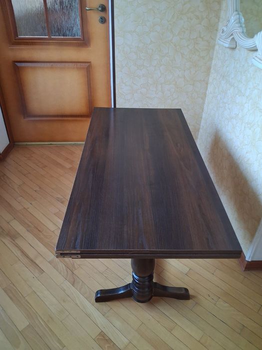 Стіл дерев'янний