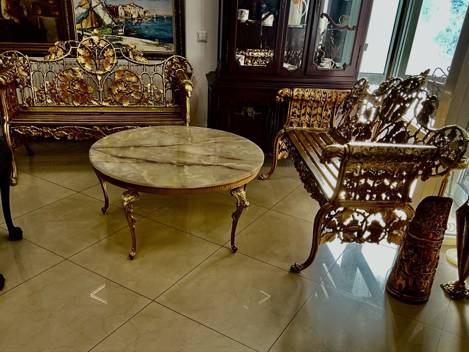 Стіл масивний бронзовий з масивним оніксом.Франція