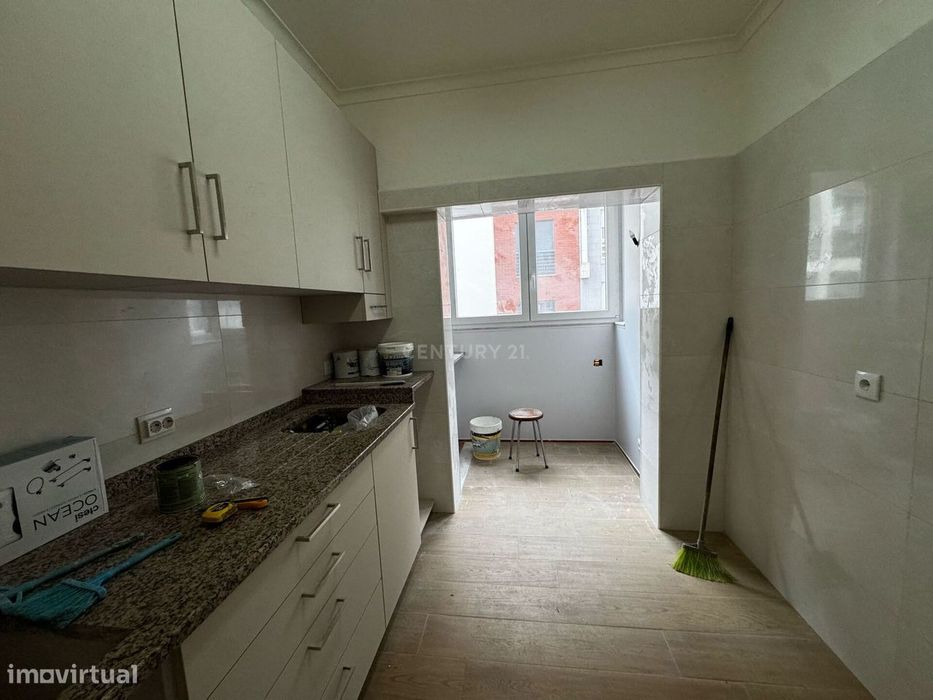 Apartamento T2 Totalmente Remodelado no Centro de Alcobaça