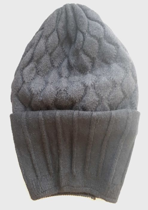 Czapka czarna damska, jesienna/wiosenna, ze wzorkiem