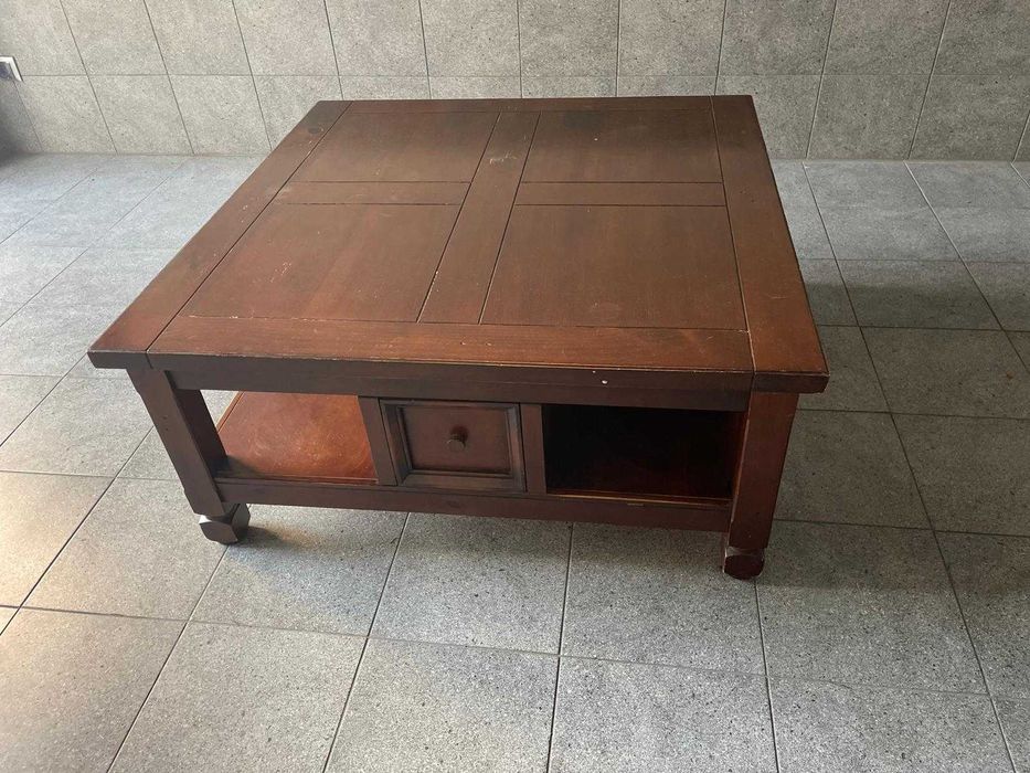 Stolik kawowy z szufladkami, lite drewno