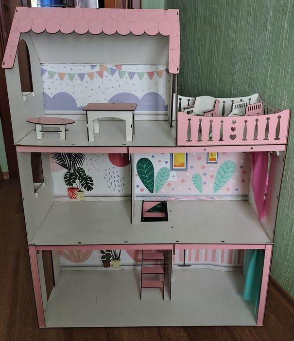 ляльковий будинок з меблями