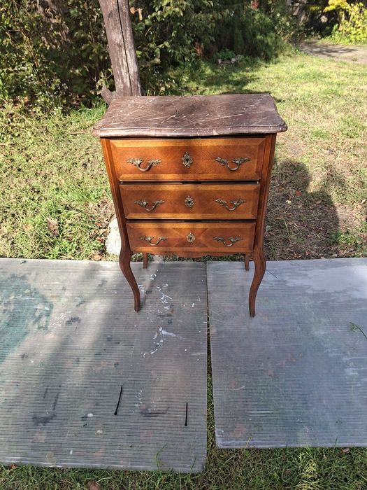 Komoda z epoki początek XX wieku