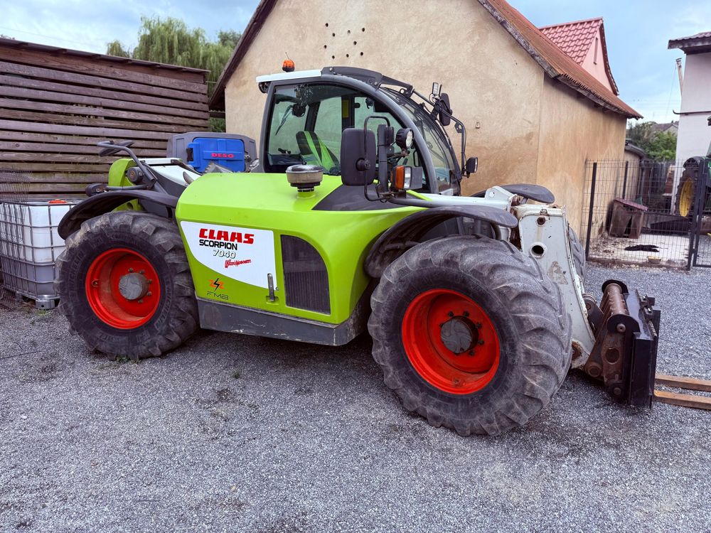 Claas Scorpion 7040
