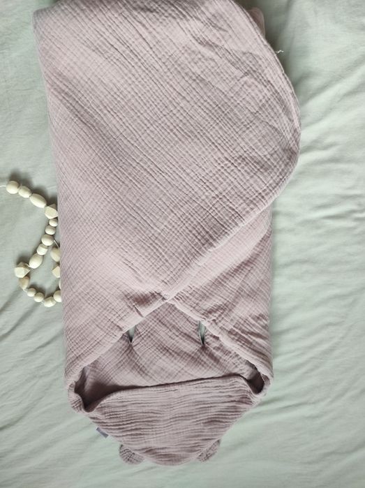 Otulacz do nosidełka zimowy muslinowy - brudny róż