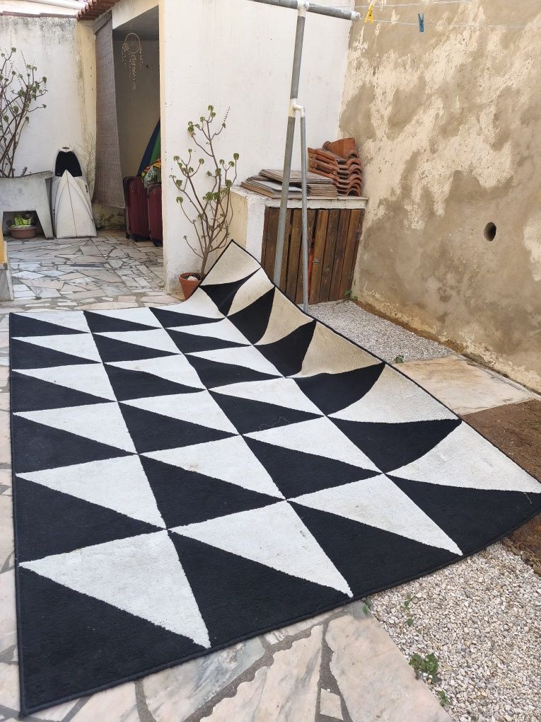 Carpete 3m x 2m branca e negra