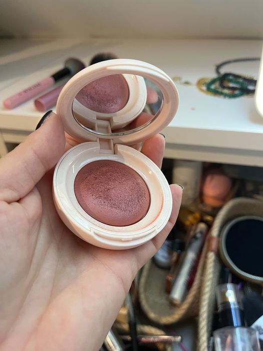 Roz rare beauty encourage