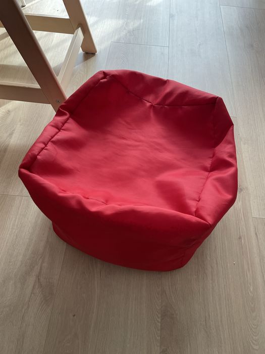 Pufa puf 40x40 czerwona