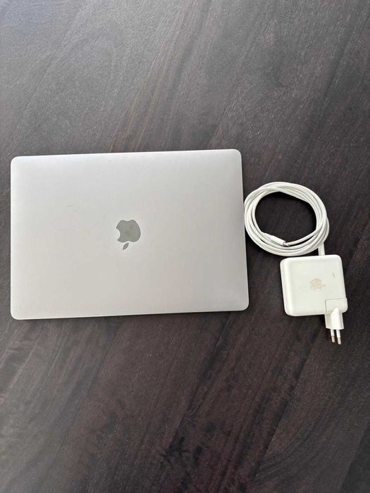 Apple Macbook Pro 13" - 2019