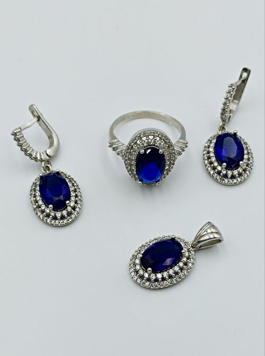 Серебряный набор с сапфирами  925 пробы