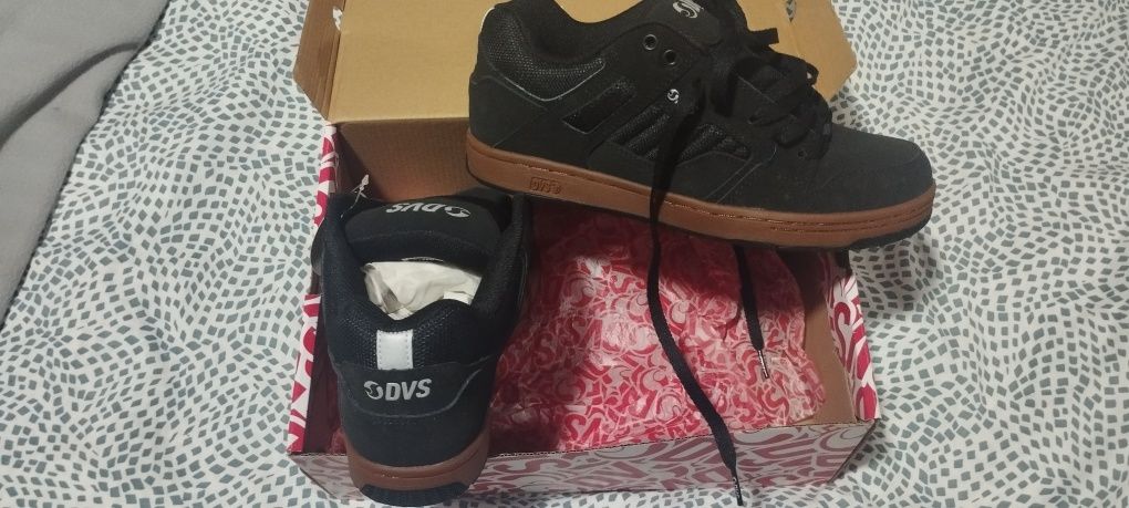Sapatilhas/tênis DVS novas 42