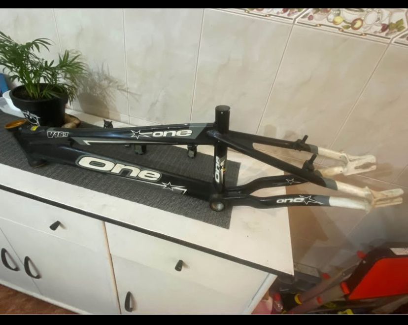 Quadro one v16 bmx