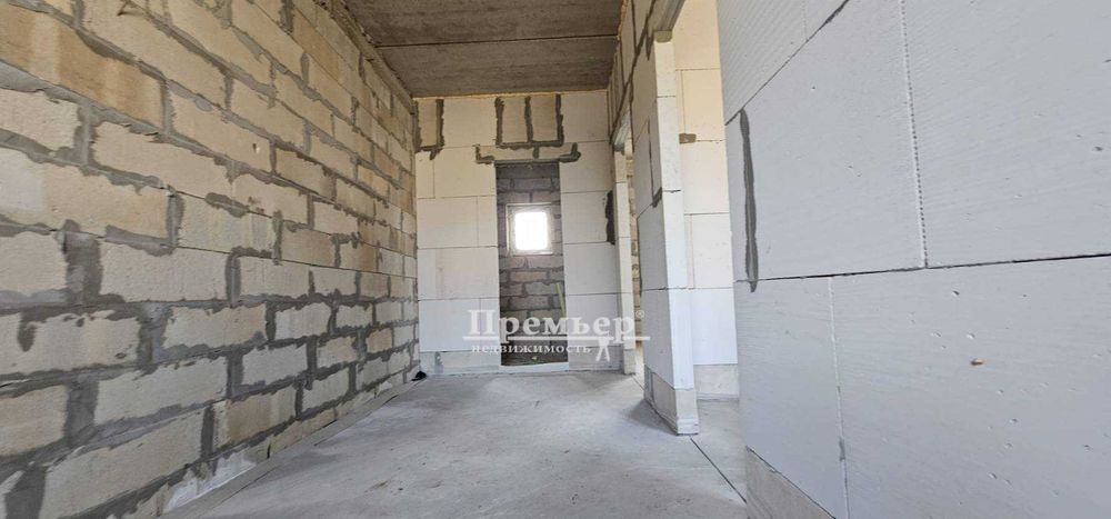 У продажу таунхаус нової споруди.