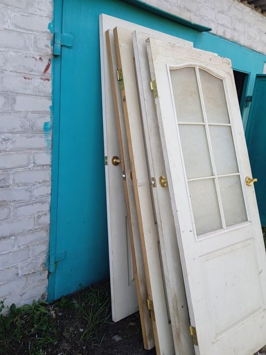 Продам межкомнатные двери (Можно по отдельности)