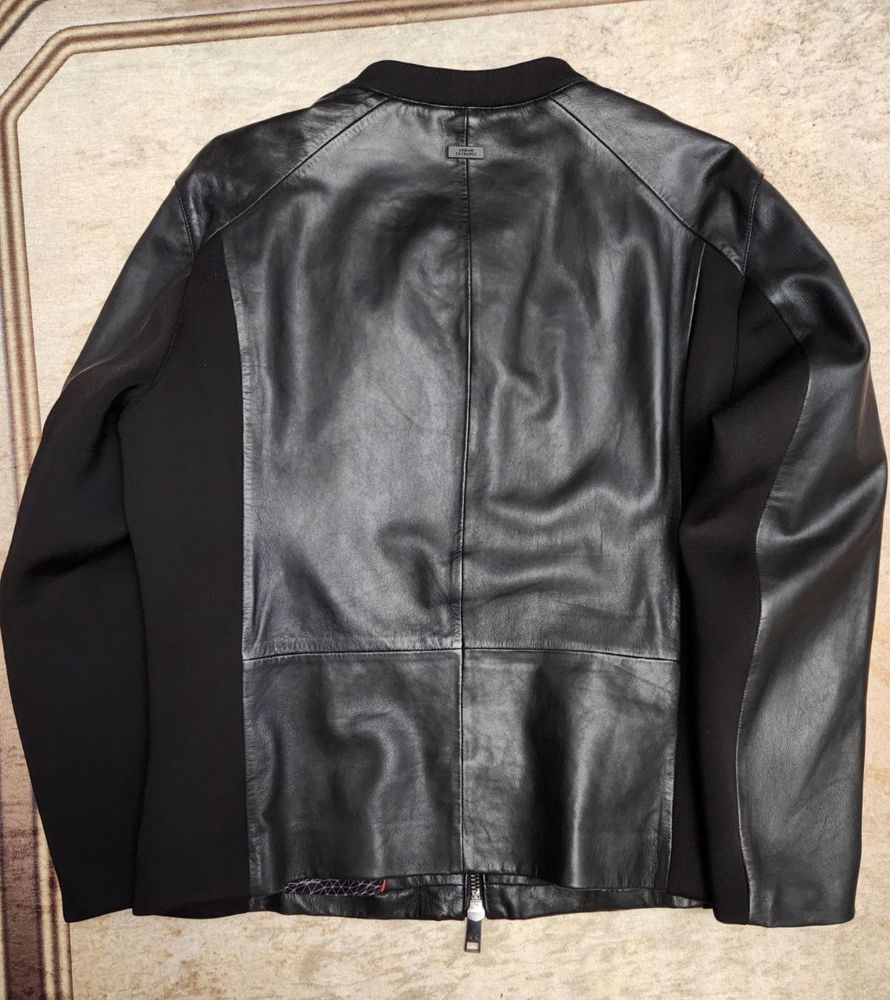 Продам оригинальную куртку Armani